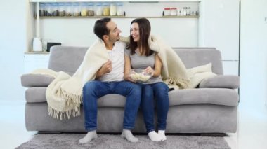 Karı koca koltukta oturmak