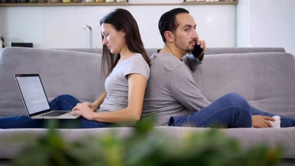 Un mari et sa femme passent du temps ensemble — Video