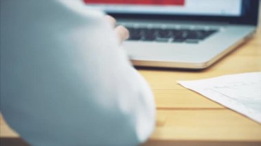 İş hanfds ve yatırım Finans kavramı: maliyet kontrol etmek ve yapmak bir finans ofiste rapor zamanla, finans yöneticilerinin görev, kontrol etmek için bir işadamı bir işadamı bir