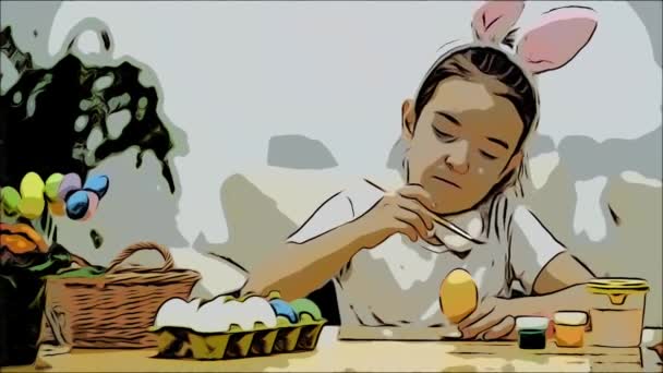 Ein kleines verspieltes Mädchen mit Hasenohren auf dem Kopf wählt eine rote Farbe, um ein Ei zu bemalen und bemalt ruhig ein Osterei. girol hat ein Herz darauf gemalt und zeigt dann eine Geste der Liebe. — Stockvideo