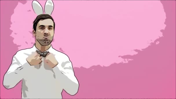 Молодой красивый мужчина стоит на розовом фоне. Одетый в белую рубашку с кроличьими ушами на голове. Положите руку на руку, серьезно, глядя в камеру. Пасхальная концепция . — стоковое видео