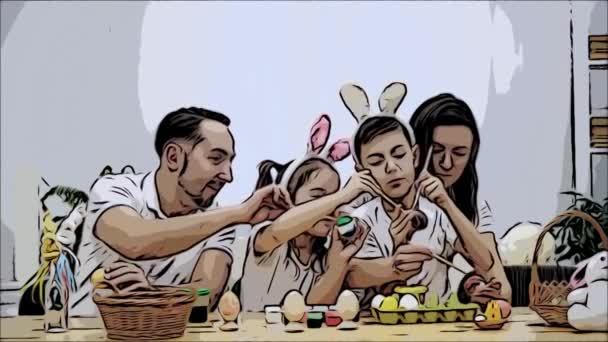 I genitori con i loro adorabili e simpatici bambini, che sono davvero simili a loro, stanno colorando le uova di Pasqua, seduti al tavolo di legno, pieni di decorazioni pasquali. Video animato. Pesca . — Video Stock