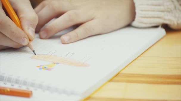 Hands of kid who is involved by drawing. — Stock Video