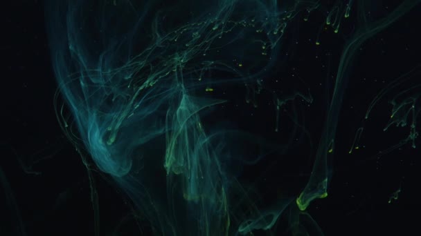 Mörk natt bakgrund med små orörliga prickar och grön transparent Ambient rök vinka och vibrerar som en spindel webben. — Stockvideo