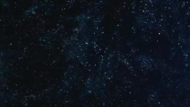 Темный космический фон, полный космической пыли, мыльных пузырей и точек, сверкающих, вращающихся, как ветром . — стоковое видео