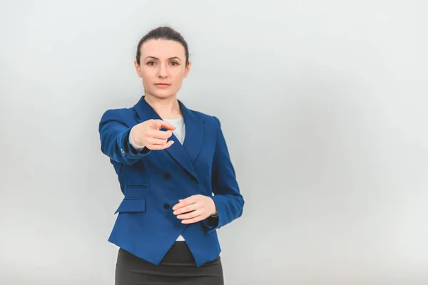 Female teacher standing, pointing her finger at the camera, looking strict and decisive. — Stock Photo, Image