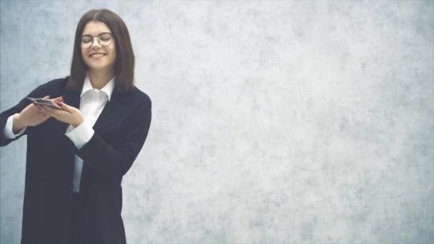 Successful funny young businesswoman in formal suit throwing foolishly money banknotes one by one, then folding her hands. — Stock Video