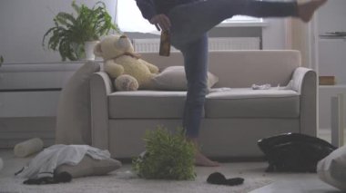 Dairenin etrafına 4 km 'lik yavaş çekim videosu serpiştirdim. Kemirilmiş, çiğnenmiş şeyler..