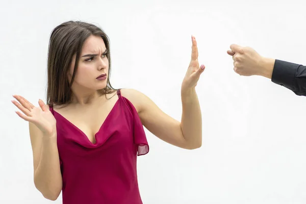 Negative human emotions and feelings. Lovely female frowning to the zilch sign her man shows her saying that she is going to get zero nothing. — Stock Photo, Image