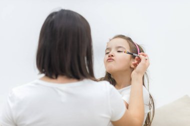 Anne ve kızının birlikte zaman geçirdiği fotoğraf..
