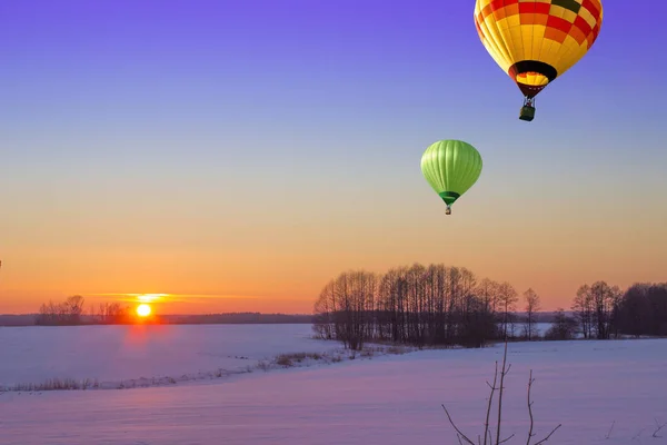 Balonlar Bir Inceleme Bir Yükseklikten — Stok fotoğraf