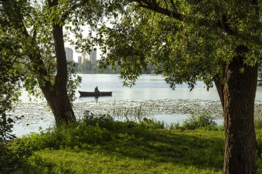 Biz Mukhavets nehri, Brest kıyıları na yakın bir yaz sabahı yaralandı - Beyaz Rusya.