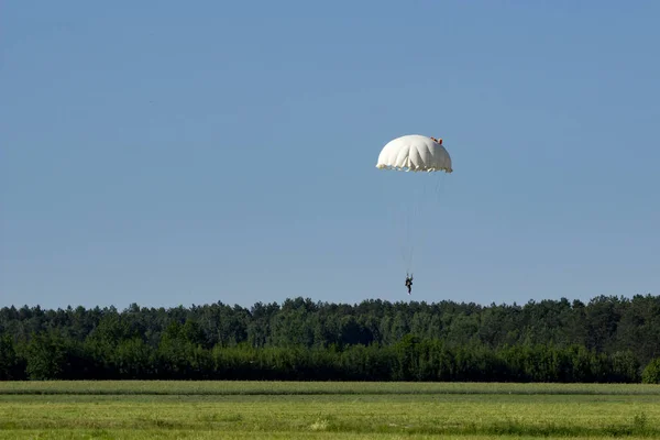 Parachuting Otwartym Powietrzu — Zdjęcie stockowe