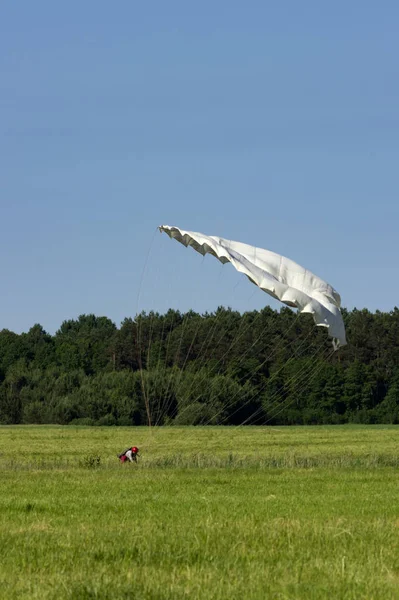 Parachutespringen Openlucht — Stockfoto