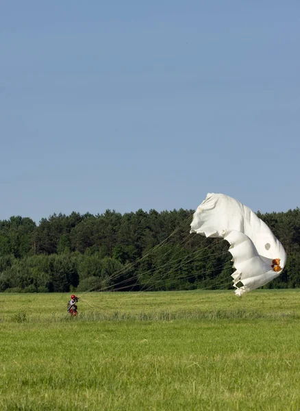 Parachutespringen Openlucht — Stockfoto