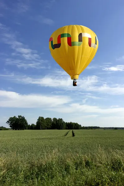 Ballon Flug Über Der Ebene — Stockfoto