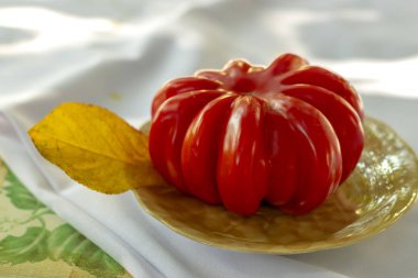 Bahçesinde yetiştirilen sonbahar ürünleri.