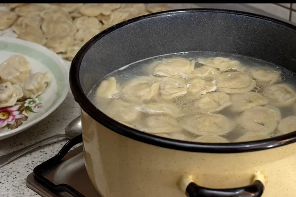 Una Padella Acqua Viene Preparata Cucinare Gnocchi — Foto Stock