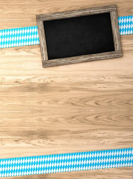 Baviera Oktoberfest fundo com azul-branco fronteira quadriculada na tábua de madeira rústica e quadro-negro, 3d renderização — Fotografia de Stock