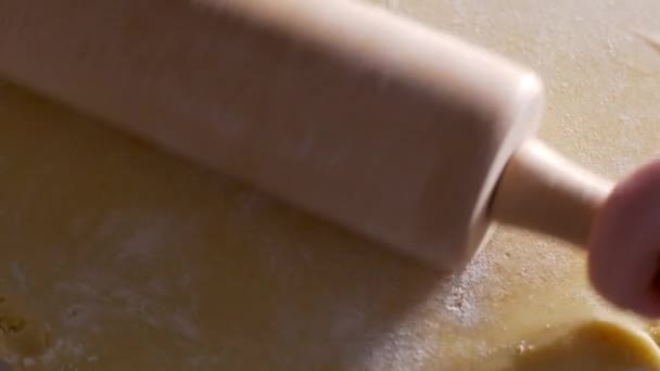 Walcowanie ciasta na wałek — Wideo stockowe