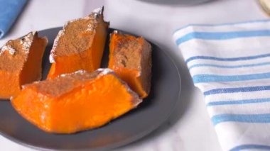 Kremalı kabak çorbası ve kavrulmuş kabak