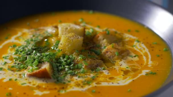 Add salmon to cream pumpkin soup — Stock Video
