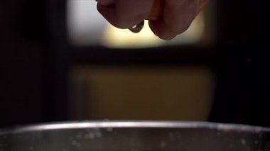 Ricotta ve ıspanak Yavaş Hareket yumurta ekleme