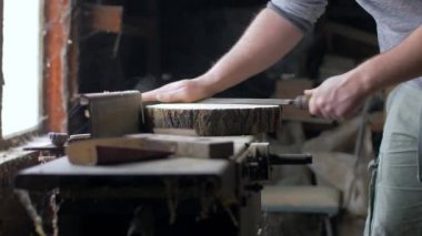 Eski aletile eski marangozluk atölyesi. 