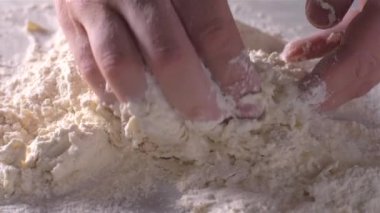Tablo, ağır çekim unu hamur yoğurma Baker