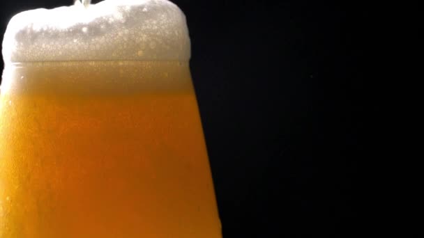 Pouring beer into a glass — Stock Video