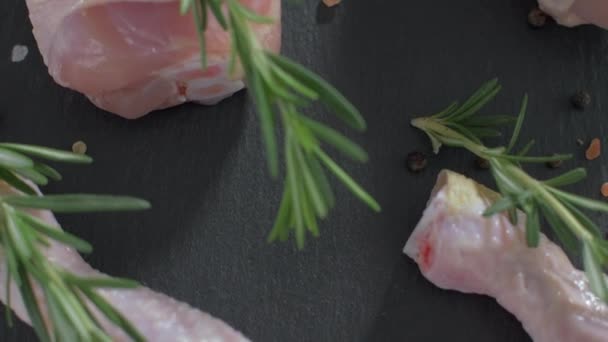 Raw chicken legs flavored with salt pepper and rosemary — Stock Video