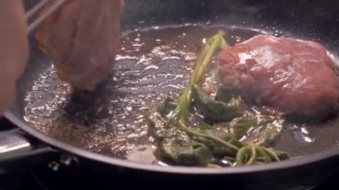 Saltimbocca alla romana hazırlanması