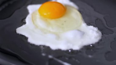 Tavada yumurta hazırlanması