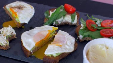 Avokado tost ve krem peynir ile Time Lapse Kahvaltı