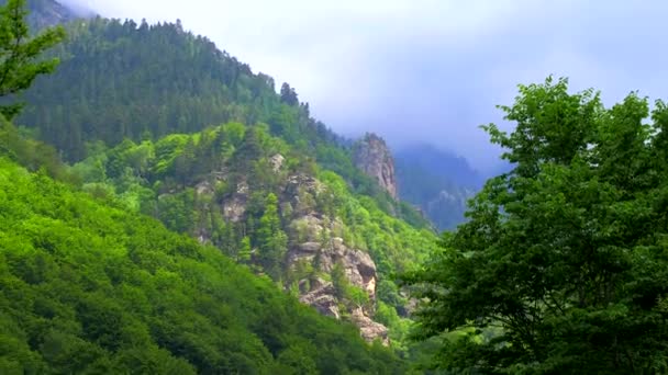 Красивый вид на гору Рила - Болгария. Время расслабиться — стоковое видео