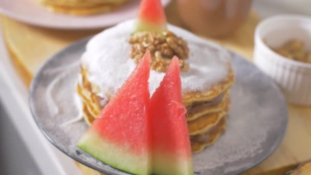 Decorating American pancakes with juicy watermelon and walnuts — Stock Video