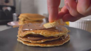 Dekorasyon ve Amerikan krep çikolata ile yayılan