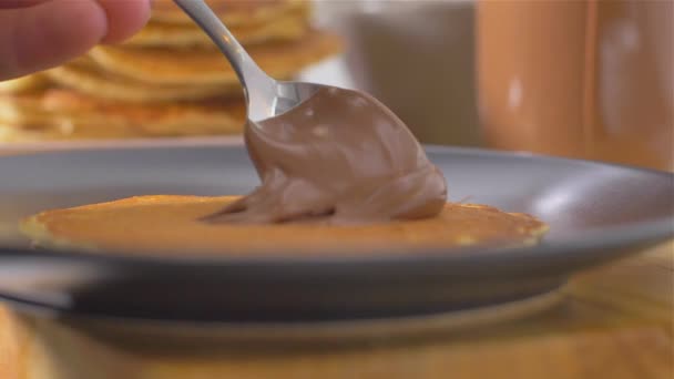 Decorating and spreading with chocolate of American pancakes — Stock Video