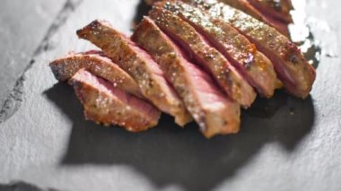 dilimlenmiş biftek orta mutfak