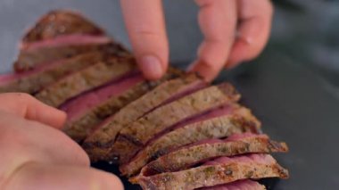 dilimlenmiş biftek orta mutfak