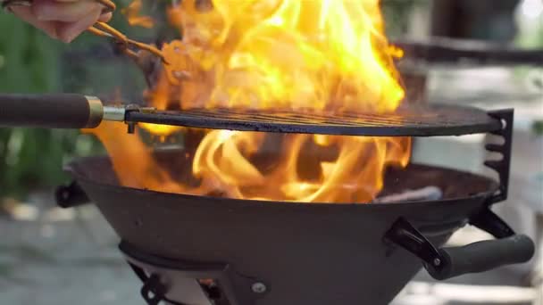 Barbecue in close-up vuur, Grill — Stockvideo