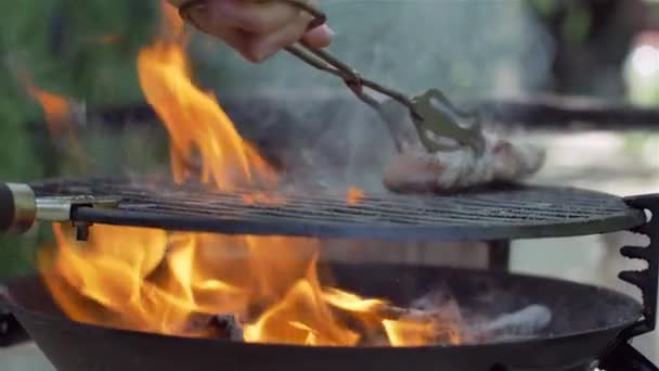 Barbecue in close-up fire, grill — Stock Video
