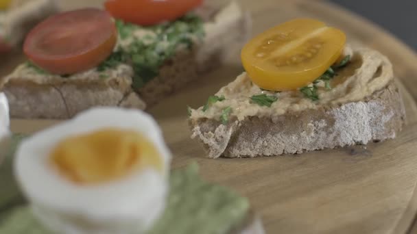 TOP VIEW. Colazione vegetariana sana con caffè — Video Stock