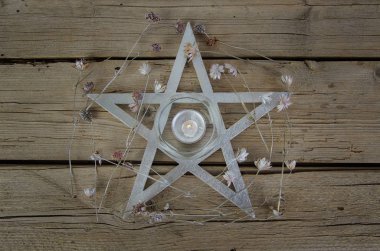 Kehanet ayin için Wiccan sembolleri