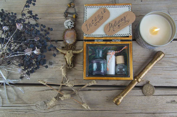 Magiska ingredienser på bordet Royaltyfria Stockfoton