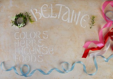 Ritüeller yapmak için Beltane moodboard