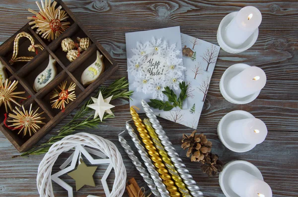 Altar Yuletide com cartão postal de férias — Fotografia de Stock