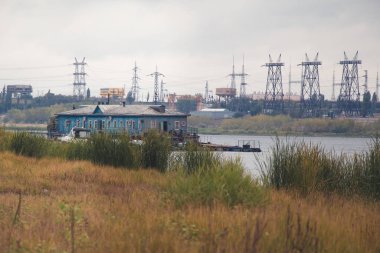 Volga nehir kıyısından Volga hidroelektrik santraline, Volgograd, Rusya