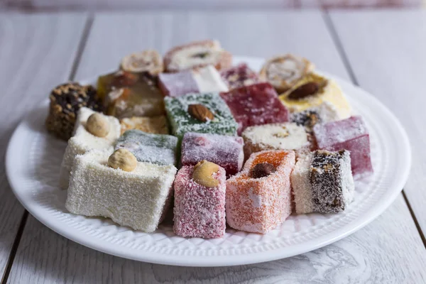 Oryantal geleneksel tatlılar ve çay