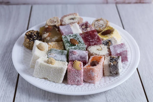 Oryantal geleneksel tatlılar ve çay